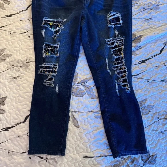 DG2 Distressed Women’s Jeans , sequin backing , so very pretty , - Picture 1 of 6